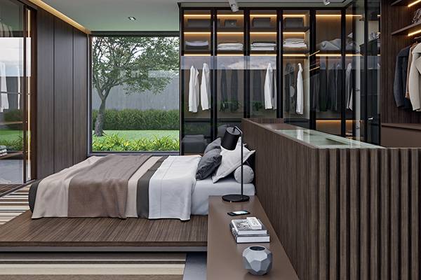 Dormitório planejado com cama sobre tablado de madeira e closet integrado